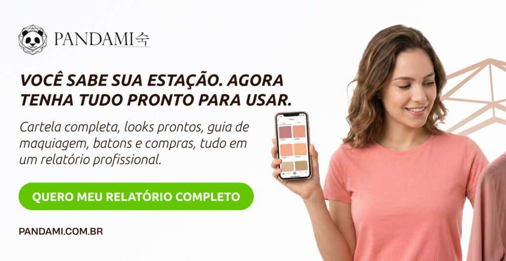 Mulher com resultado da sua colorimetria com a IA da Pandami