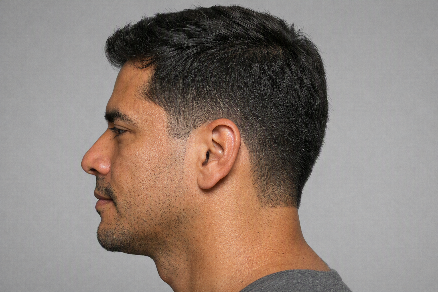 Taper Fade: Acabamento nas Costeletas e na Nuca